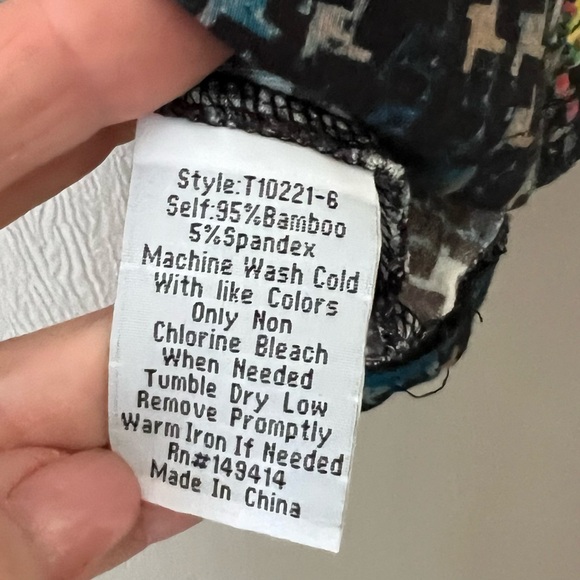 Johnny Was Forever Favorite V-neck Swing Short Sleeve Tee-Shirt - Picture 5 of 6